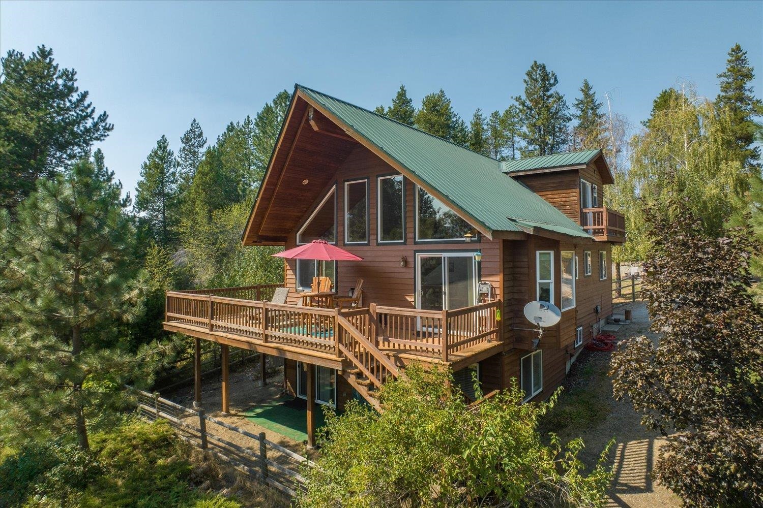 9832 Scotia Road Newport, WA 99156 - Photo 1 of 45