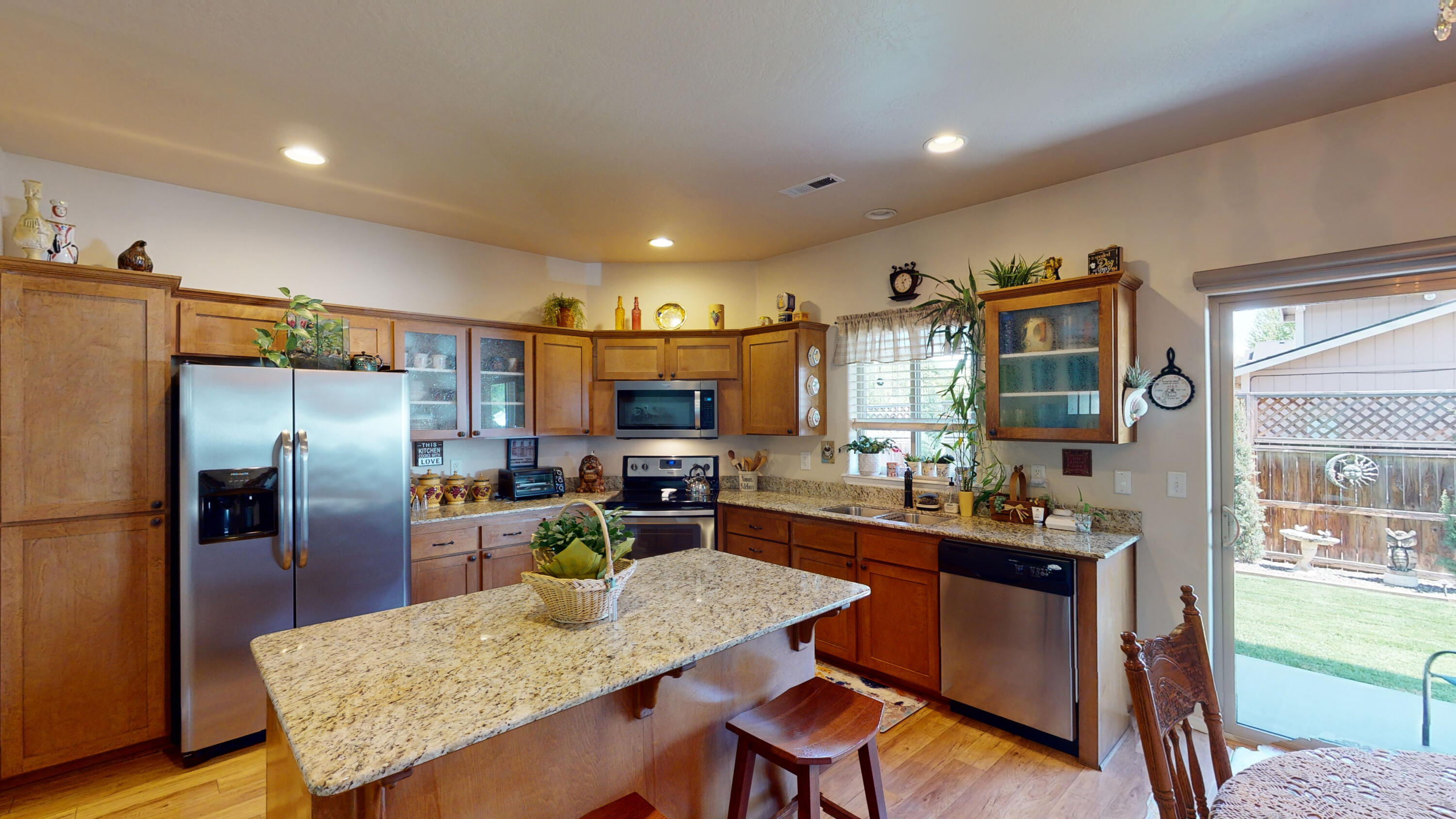 3652 Bursell Road Central Point, OR 97502 - Photo 3 of 36 Kitchen