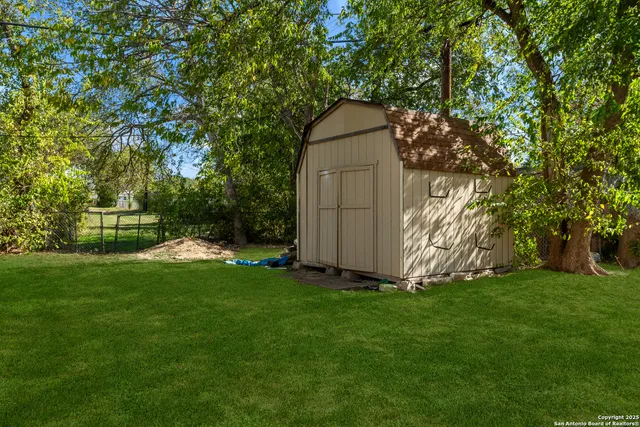 a view of a tiny house with backyard