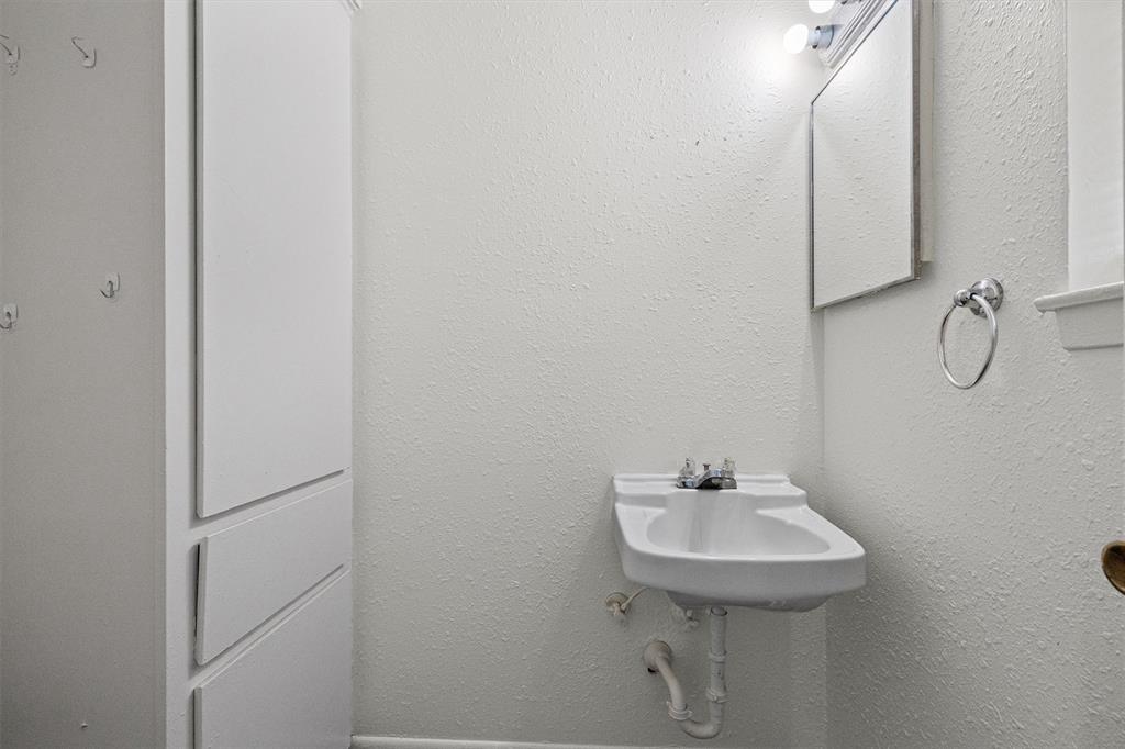 500 Highway 22 Meridian, TX 76665 - Photo 20 of 28 a bathroom with a sink and a mirror