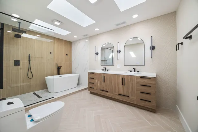 $770,000 | 4143 North Drake Avenue, Chicago, IL 60618