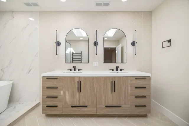 $770,000 | 4143 North Drake Avenue, Chicago, IL 60618