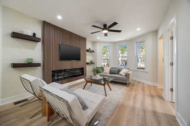 $770,000 | 4143 North Drake Avenue, Chicago, IL 60618