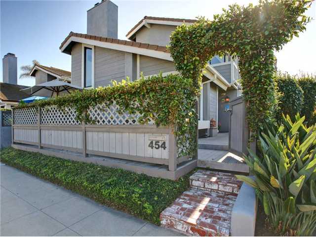 Welcome to your elegant beach house just steps to Moonlight Beach!