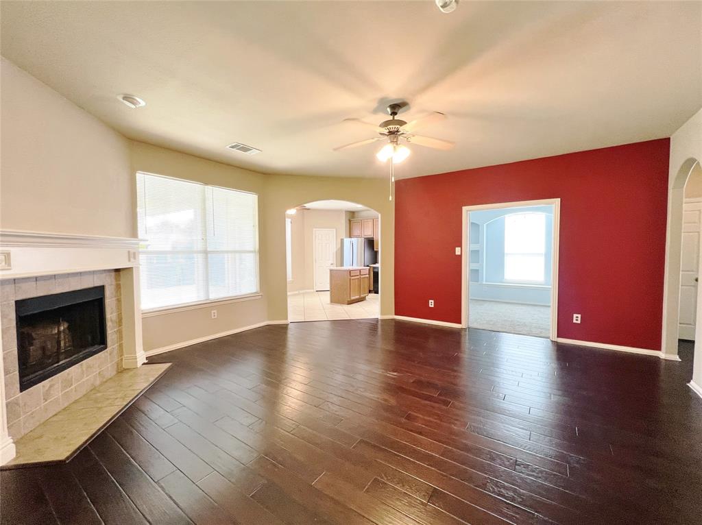 552 Kerry Street Crowley, TX 76036 - Photo 3 of 27