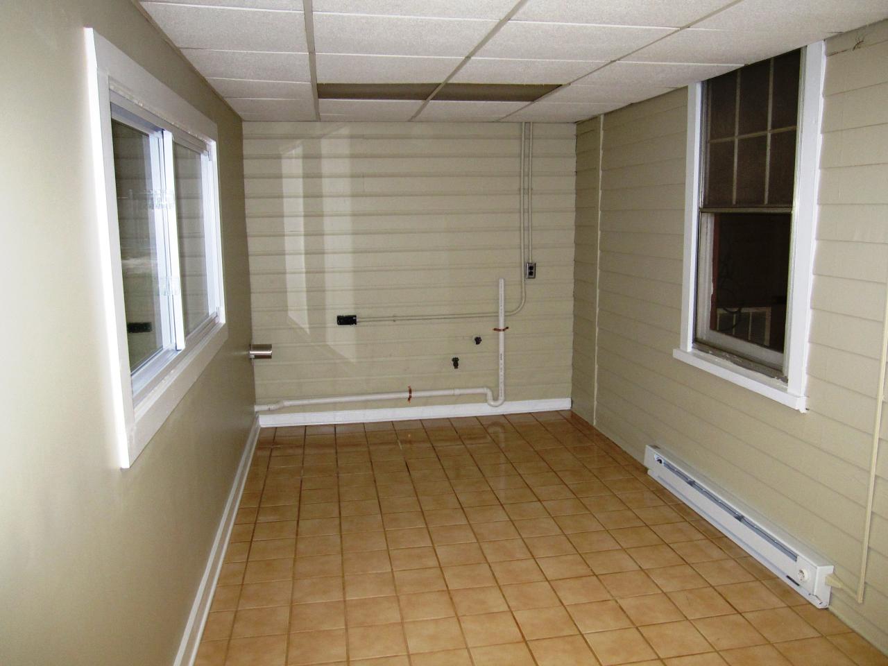 2308 East Ruritan Road Roanoke, VA 24012 - Photo 9 of 15 Laundry