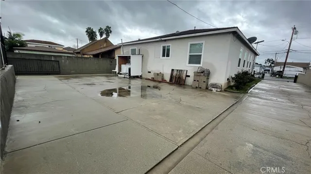 a view of a house with garage