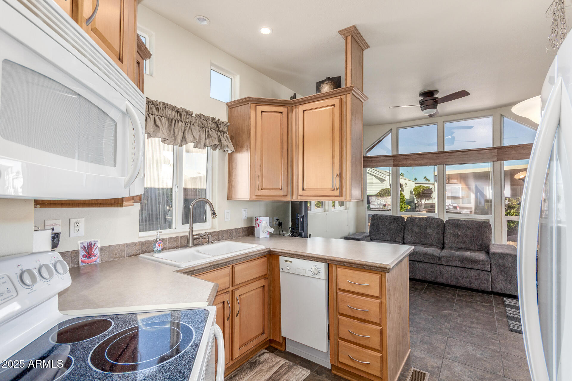 111 South Greenfield Road, Unit 421 Mesa, AZ 85206 - Photo 11 of 21 13 Greenfield