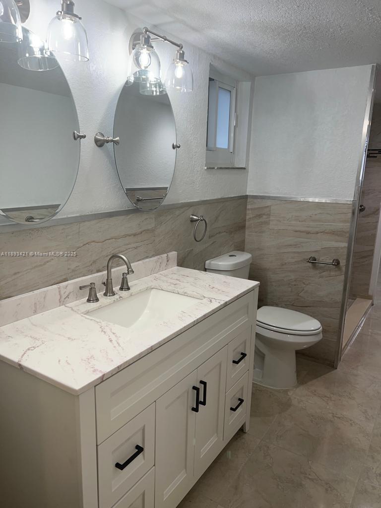 2670 West 76th Street, Unit 101 Hialeah, FL 33016 - Photo 16 of 35 a bathroom with a sink and a mirror