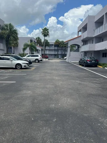 $2,400 | 2670 West 76th Street, Unit 101, Hialeah, FL 33016