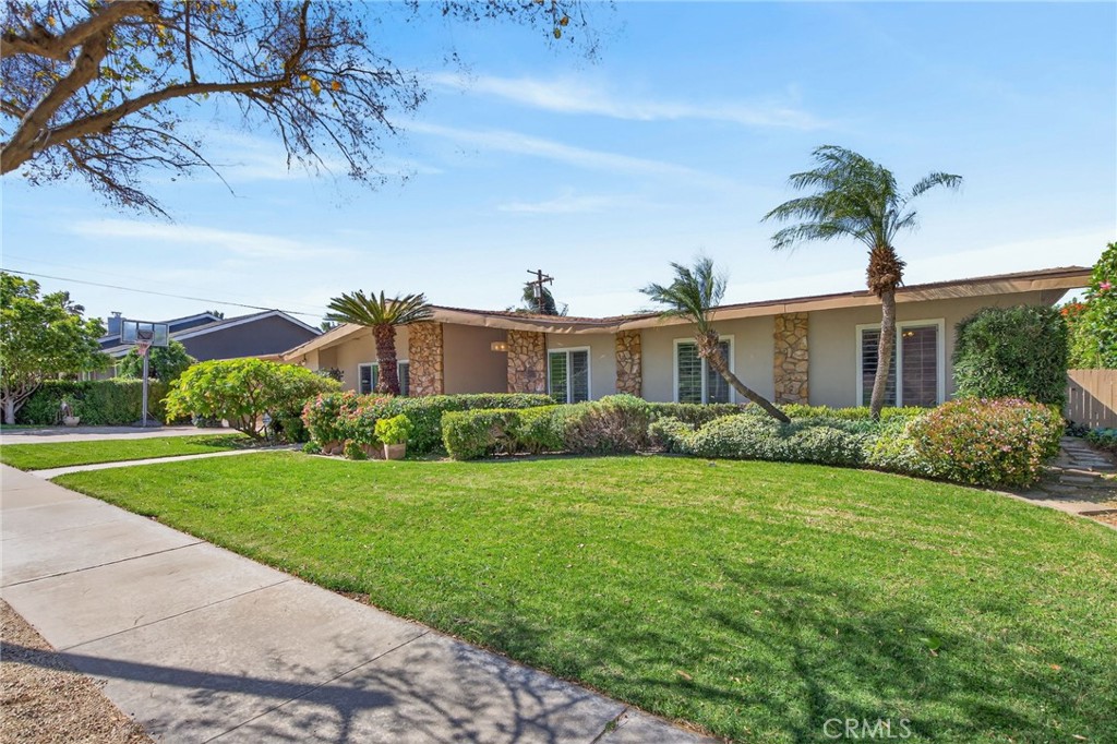 5305 Bardwell Avenue Riverside, CA 92506 - Photo 3 of 41