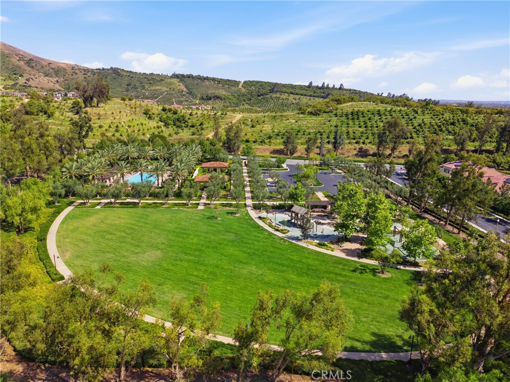 84 Rockinghorse Irvine, CA 92602 - Photo 39 of 41 Meadow at the Groves Park
