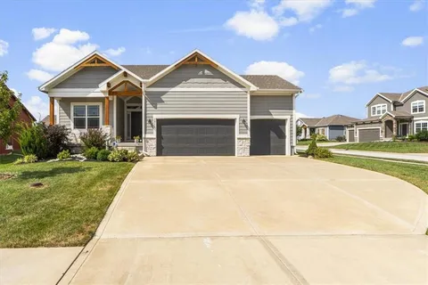 $445,000 | 1512 Southwest Arbor Valley Drive, Lee's Summit, MO 64082