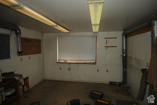 580 East 400 North Spring City, UT 84662 - Photo 29 of 40 Garage featuring electric panel