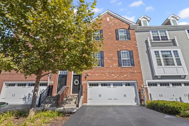 $489,900 | 2548 Huntleigh Lane, Downers Grove, IL 60517