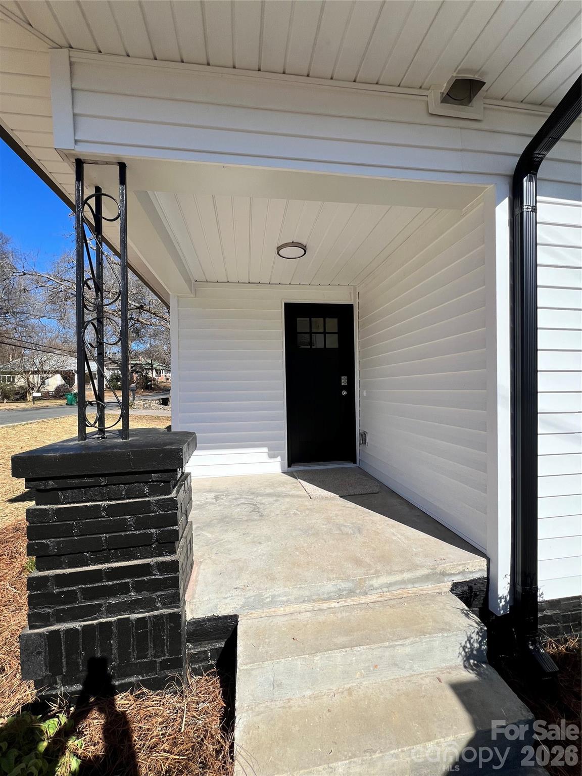 722 Austin Street Albemarle, NC 28001 - Photo 4 of 22 a view of an entryway
