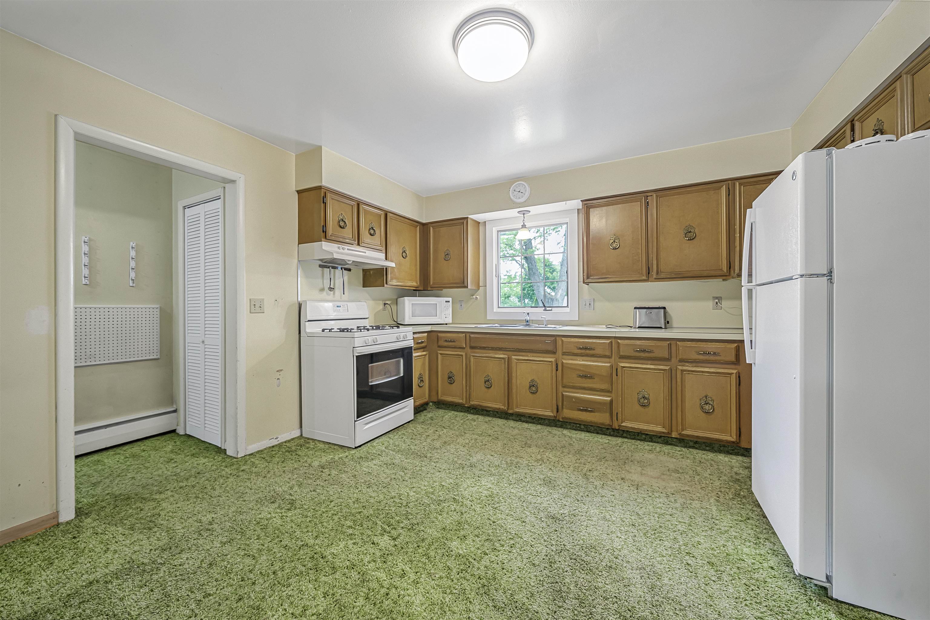 424 Crestview Street Cadillac, MI 49601 - Photo 16 of 62 1946655-62e2b360-6170-4007-bcb0-f7fbc7bbd415.JPG