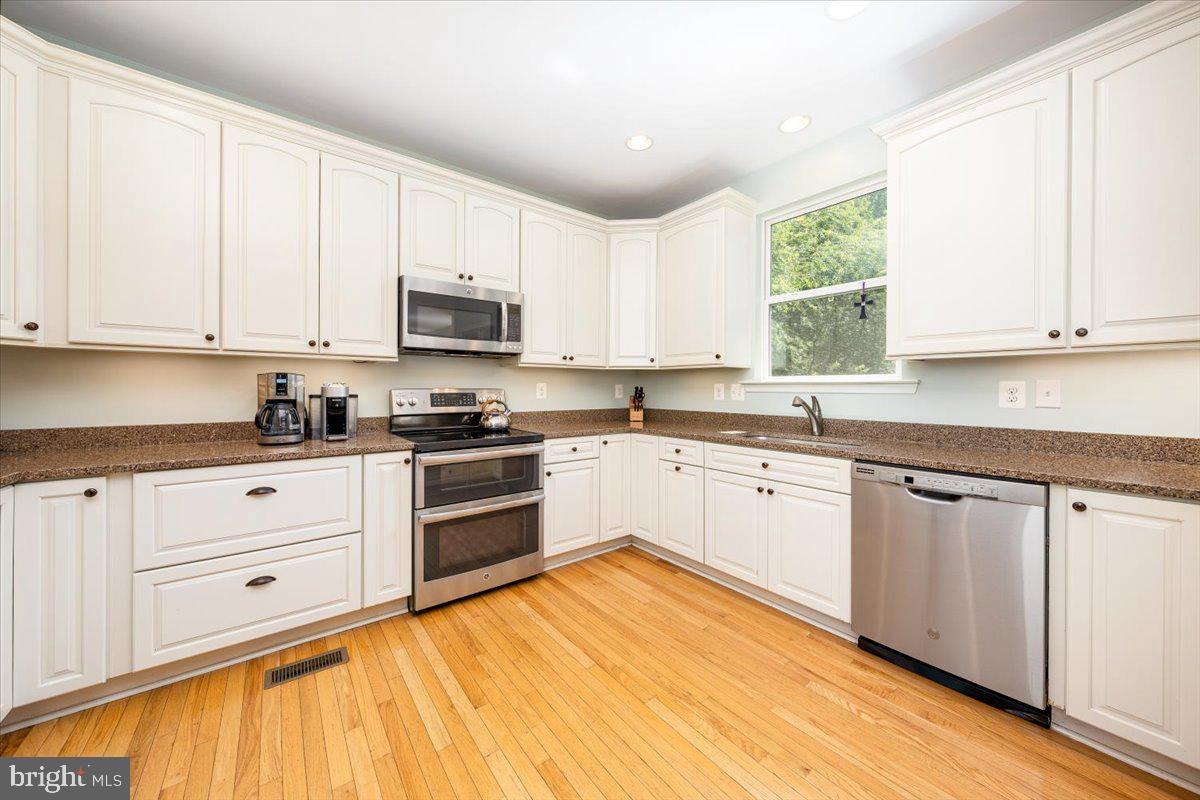 11283 Dublin Road Woodsboro, MD 21798 - Photo 25 of 68 Updated kitchen