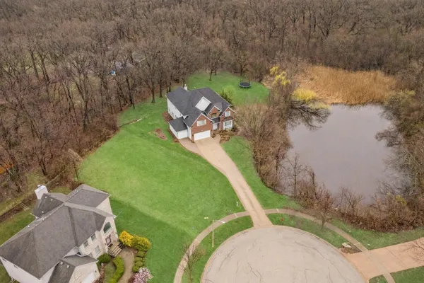 $1,100,000 | 9025 Darien Woods Court, Darien, IL 60561