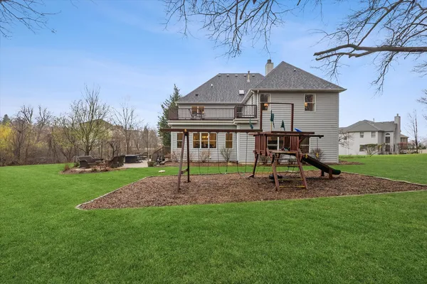 $1,100,000 | 9025 Darien Woods Court, Darien, IL 60561