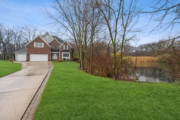 $1,100,000 | 9025 Darien Woods Court, Darien, IL 60561