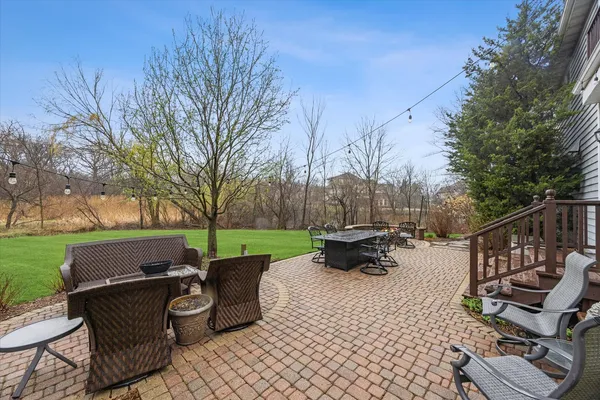 $1,100,000 | 9025 Darien Woods Court, Darien, IL 60561