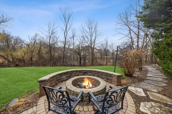 $1,100,000 | 9025 Darien Woods Court, Darien, IL 60561