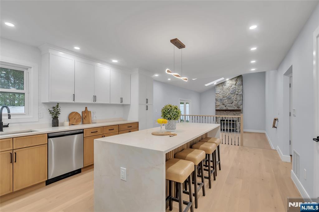 76 Point View Parkway Wayne, NJ 07470 - Photo 15 of 44