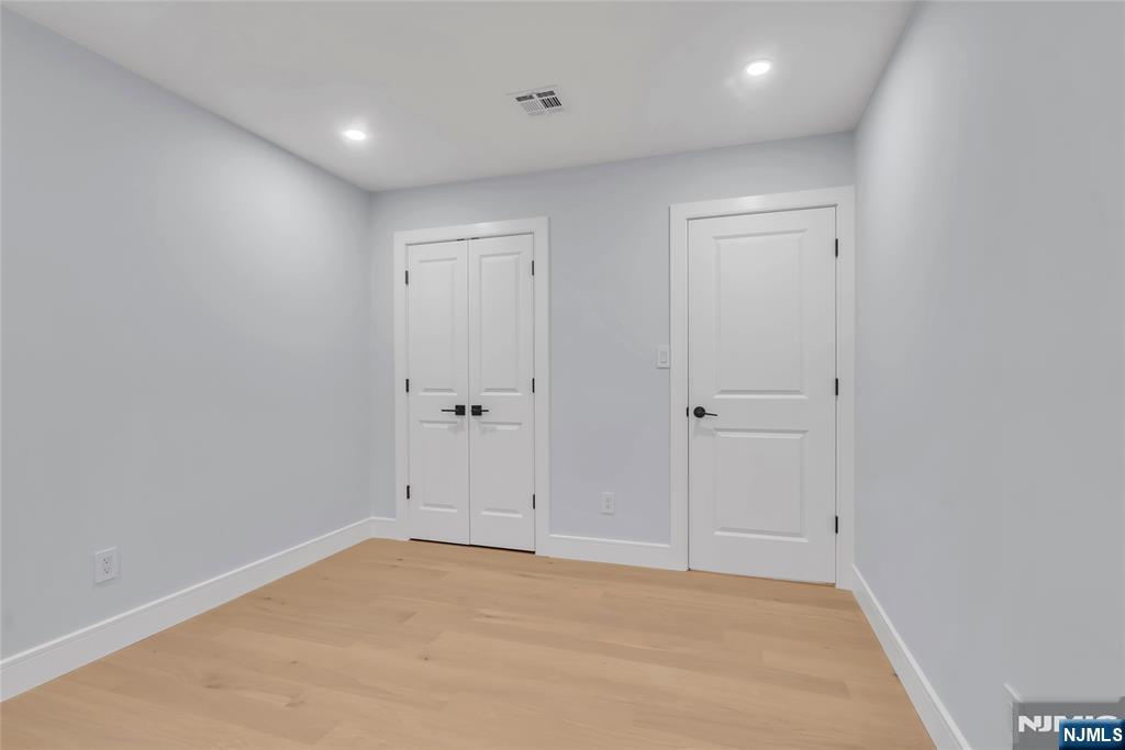 76 Point View Parkway Wayne, NJ 07470 - Photo 30 of 44 a view of an empty room