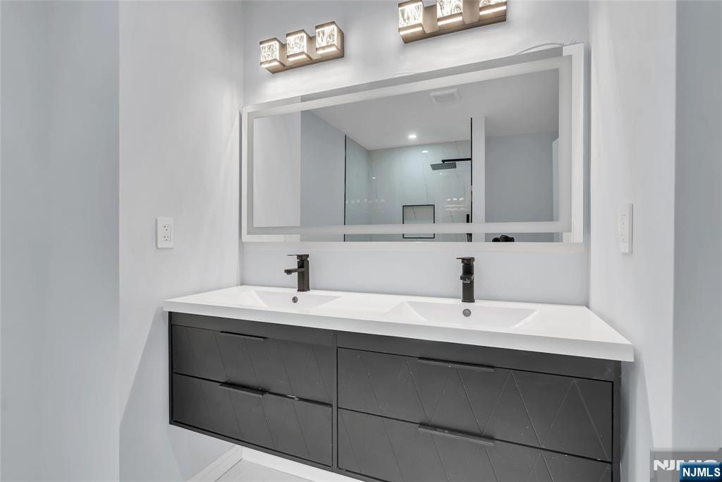 76 Point View Parkway Wayne, NJ 07470 - Photo 33 of 44