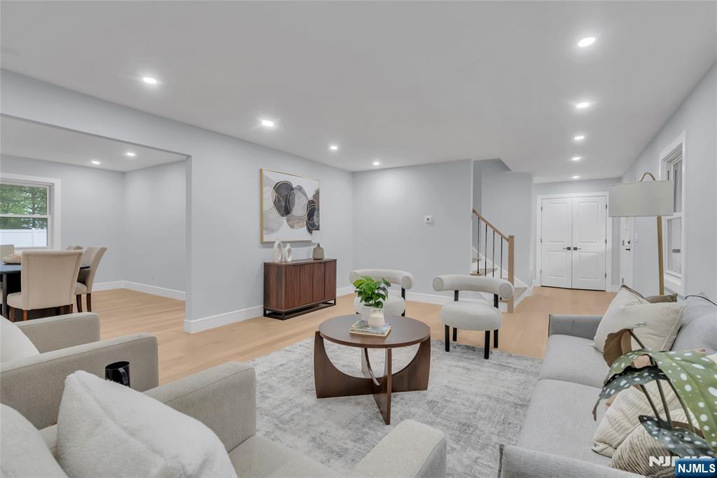 76 Point View Parkway Wayne, NJ 07470 - Photo 5 of 44