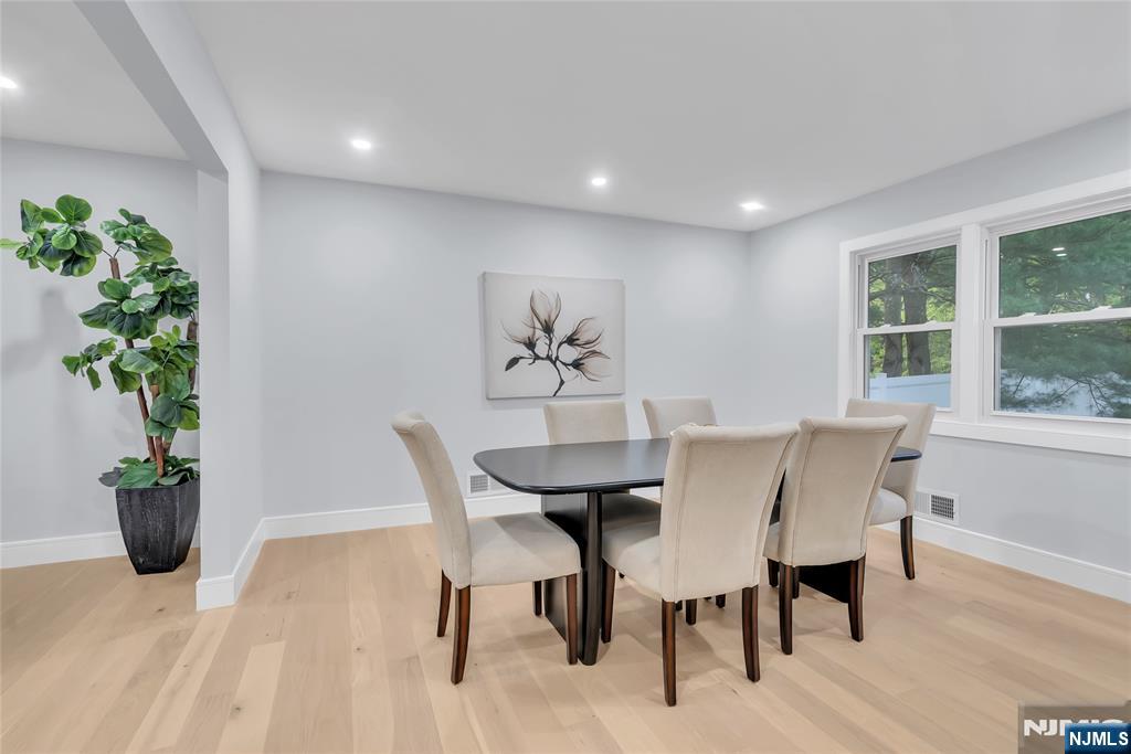 76 Point View Parkway Wayne, NJ 07470 - Photo 10 of 44 a dining room with furniture and potted plants