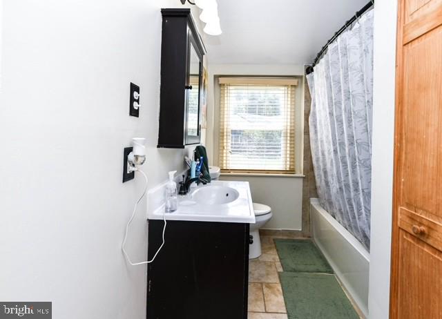 120 Old Enterprise Road, Unit 115 Upper Marlboro, MD 20774 - Photo 19 of 43 a bathroom with a sink and a mirror