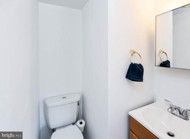 120 Old Enterprise Road, Unit 115 Upper Marlboro, MD 20774 - Photo 27 of 43 a bathroom with a toilet sink and mirror