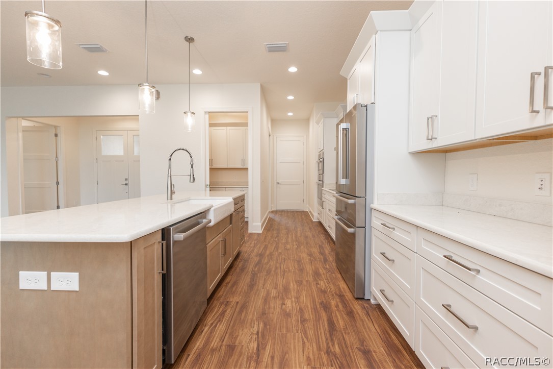 1439 Cr212 Road Oxford, FL 34484 - Photo 11 of 48 Center island of kitchen