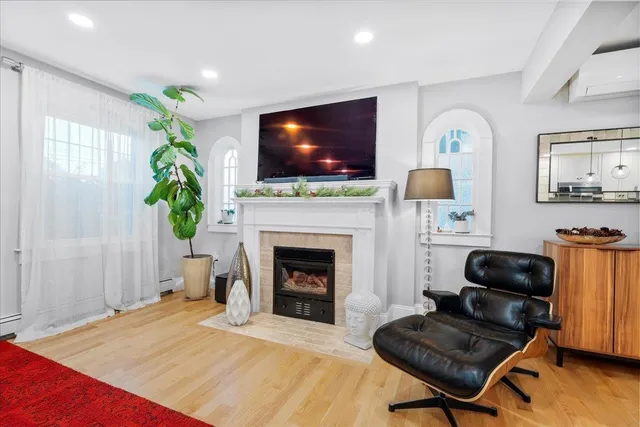 $4,250 | 165 Taylor Street, Manchester, NH 03103