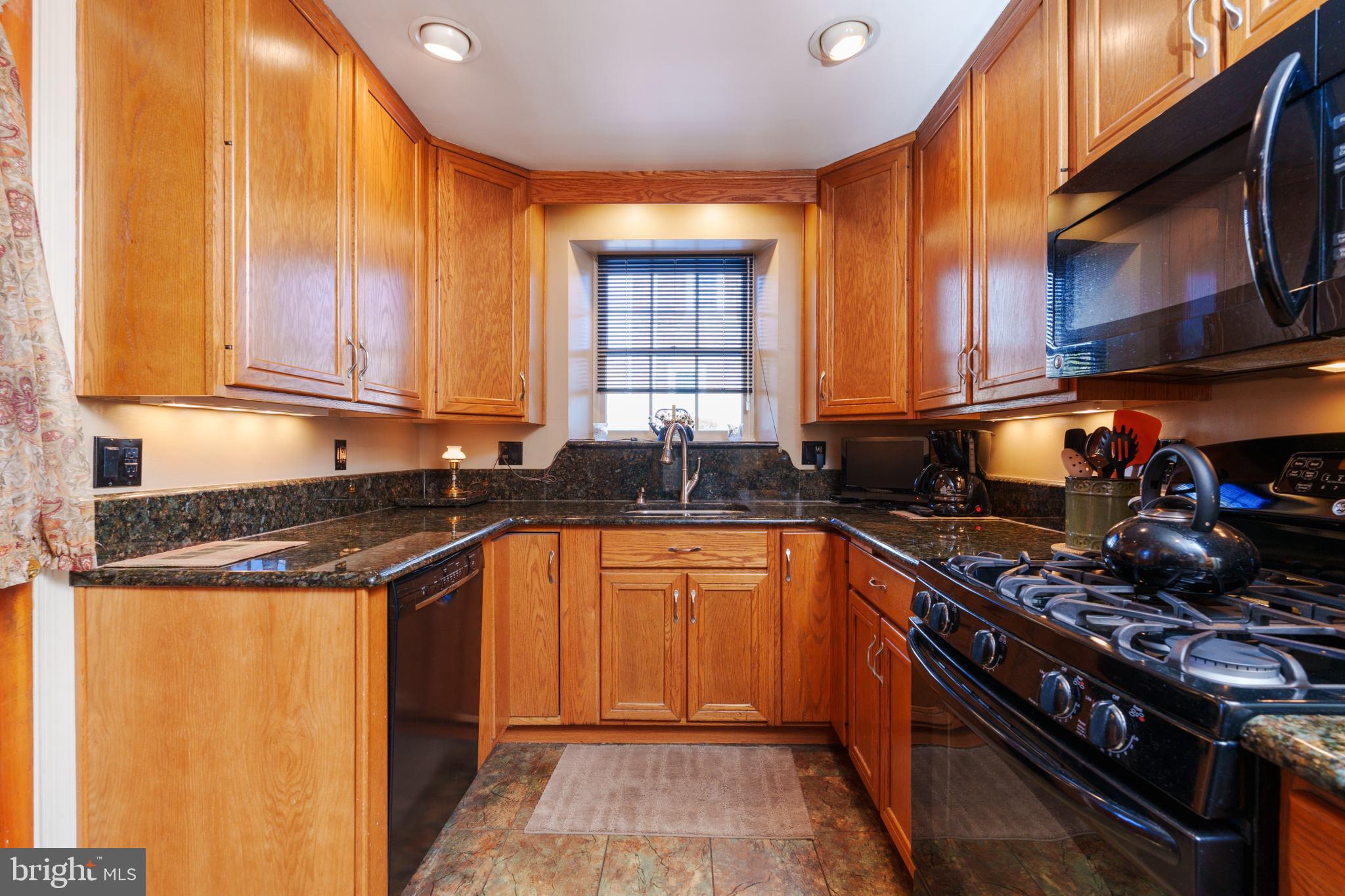 520 Eaton Road Drexel Hill, PA 19026 - Photo 12 of 29 Kitchen