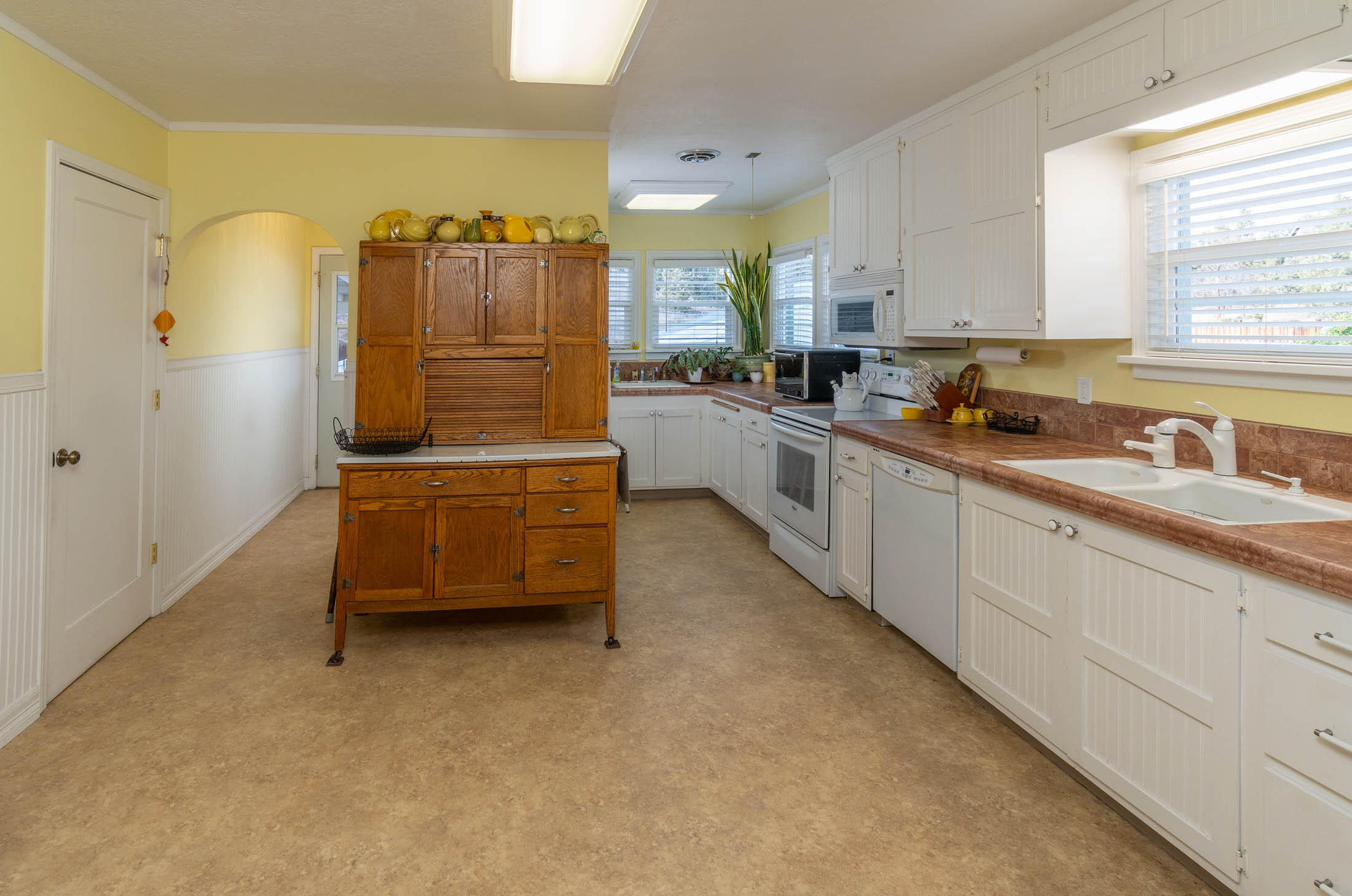 1937 Northeast Laughlin Road Prineville, OR 97754 - Photo 9 of 42 Kitchen From Dining Roo