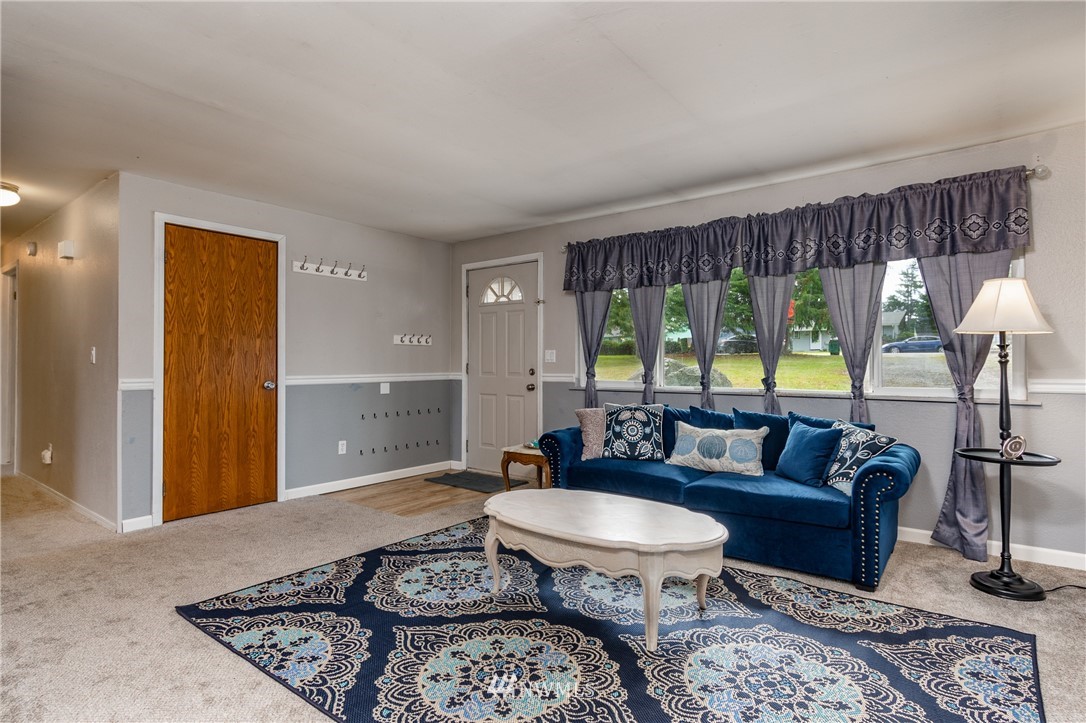 1070 Ridgeway Drive Oak Harbor, WA 98277 - Photo 4 of 23 Gallery Image 4