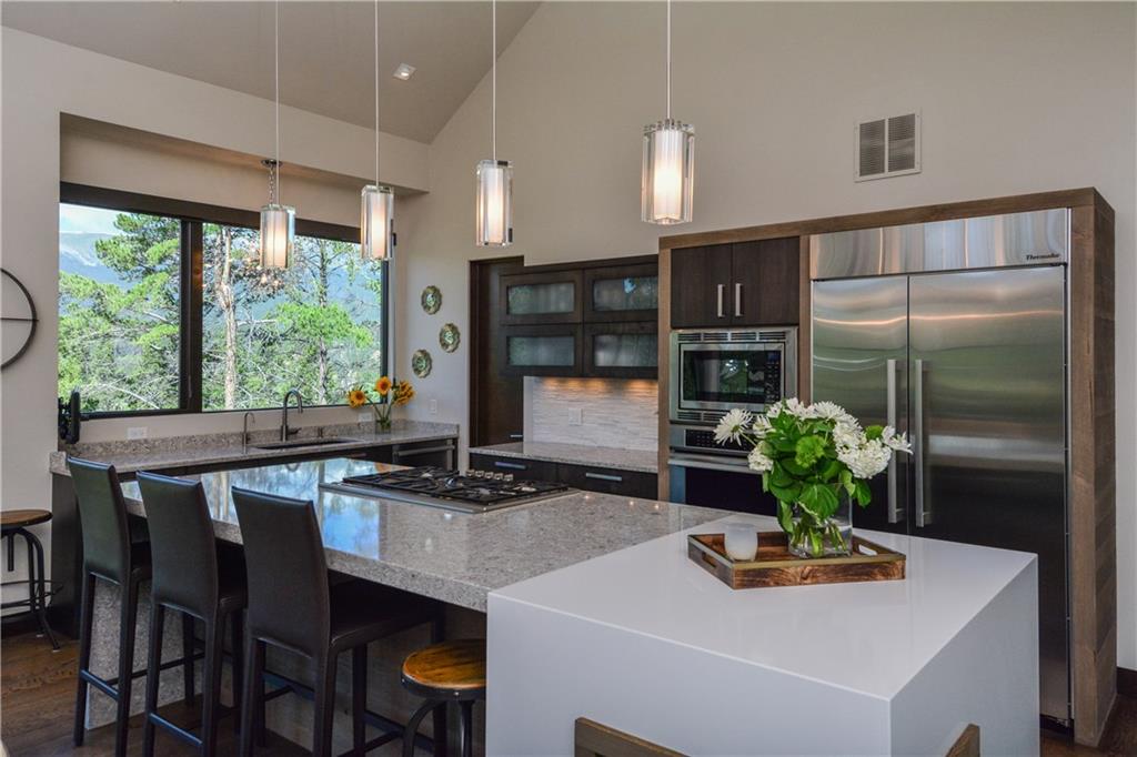33 Rounds Road Breckenridge, CO 80424 - Photo 5 of 25 a kitchen with a table and chairs in it