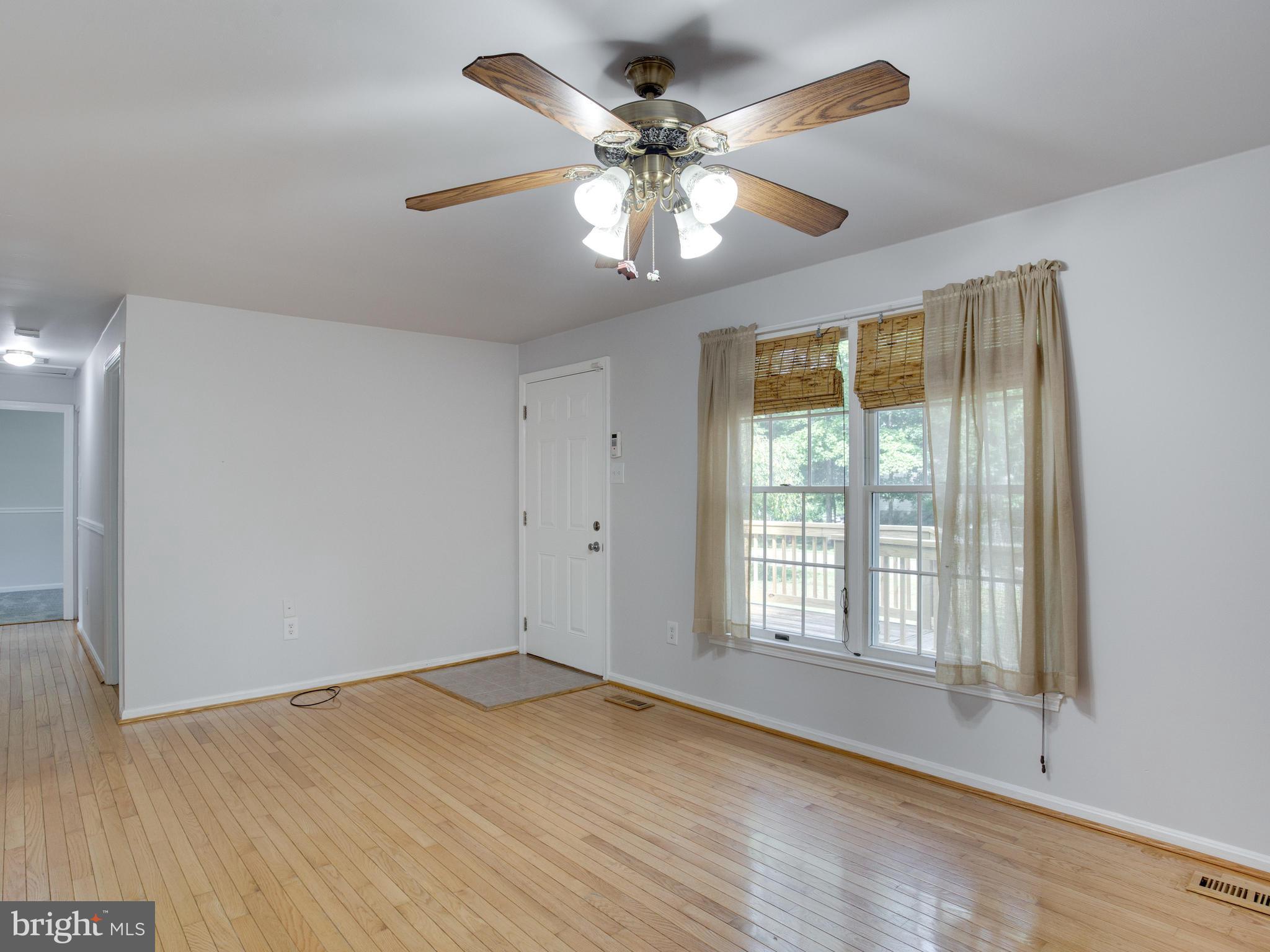 116 Cross Road Lusby, MD 20657 - Photo 7 of 29 Living Room