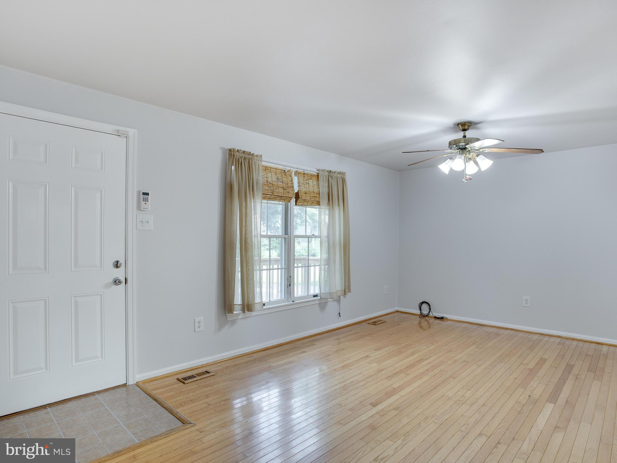 116 Cross Road Lusby, MD 20657 - Photo 8 of 29 Living Room