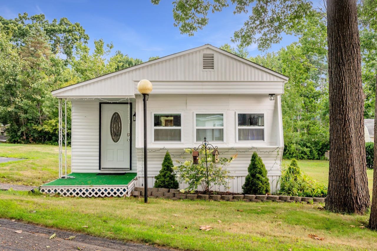 5 South Cranberry Rochester, NH 03867 - Photo 2 of 22