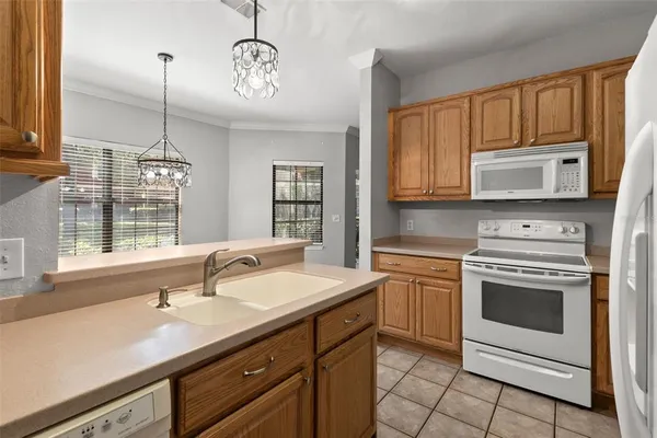 $2,400 | 2200 Tuscany Trace, Unit 15, Palm Harbor, FL 34683