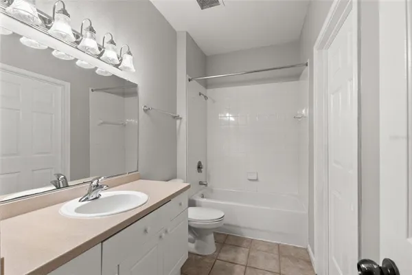 $2,400 | 2200 Tuscany Trace, Unit 15, Palm Harbor, FL 34683