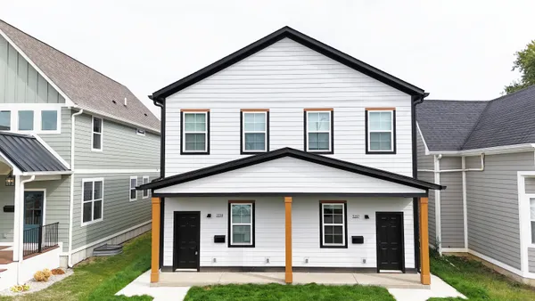 $2,650 | 2239 Carrollton Avenue, Indianapolis, IN 46205