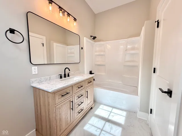 $2,800 | 2239 Carrollton Avenue, Indianapolis, IN 46205