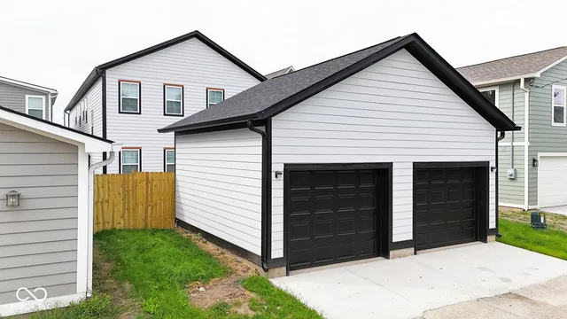 $2,800 | 2239 Carrollton Avenue, Indianapolis, IN 46205