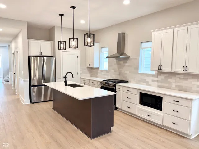 $2,800 | 2239 Carrollton Avenue, Indianapolis, IN 46205