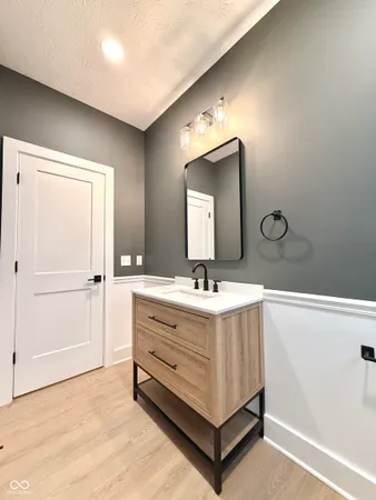 $2,650 | 2239 Carrollton Avenue, Indianapolis, IN 46205